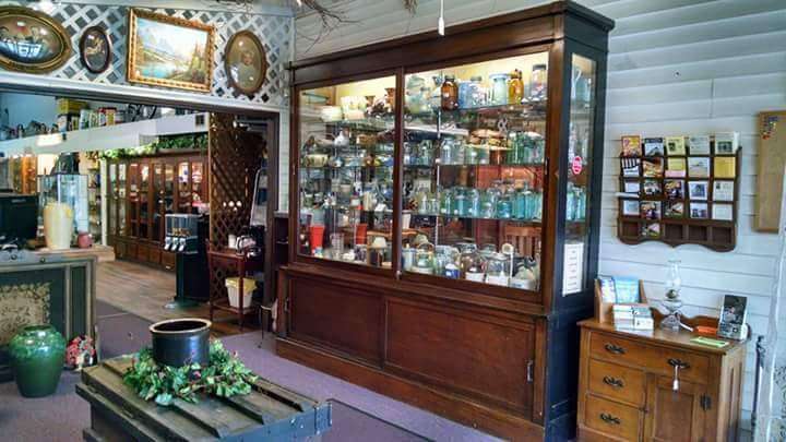 Glass Cupboard Antique Mall | 115 E Main St, Knightstown, IN 46148, USA | Phone: (765) 345-7572
