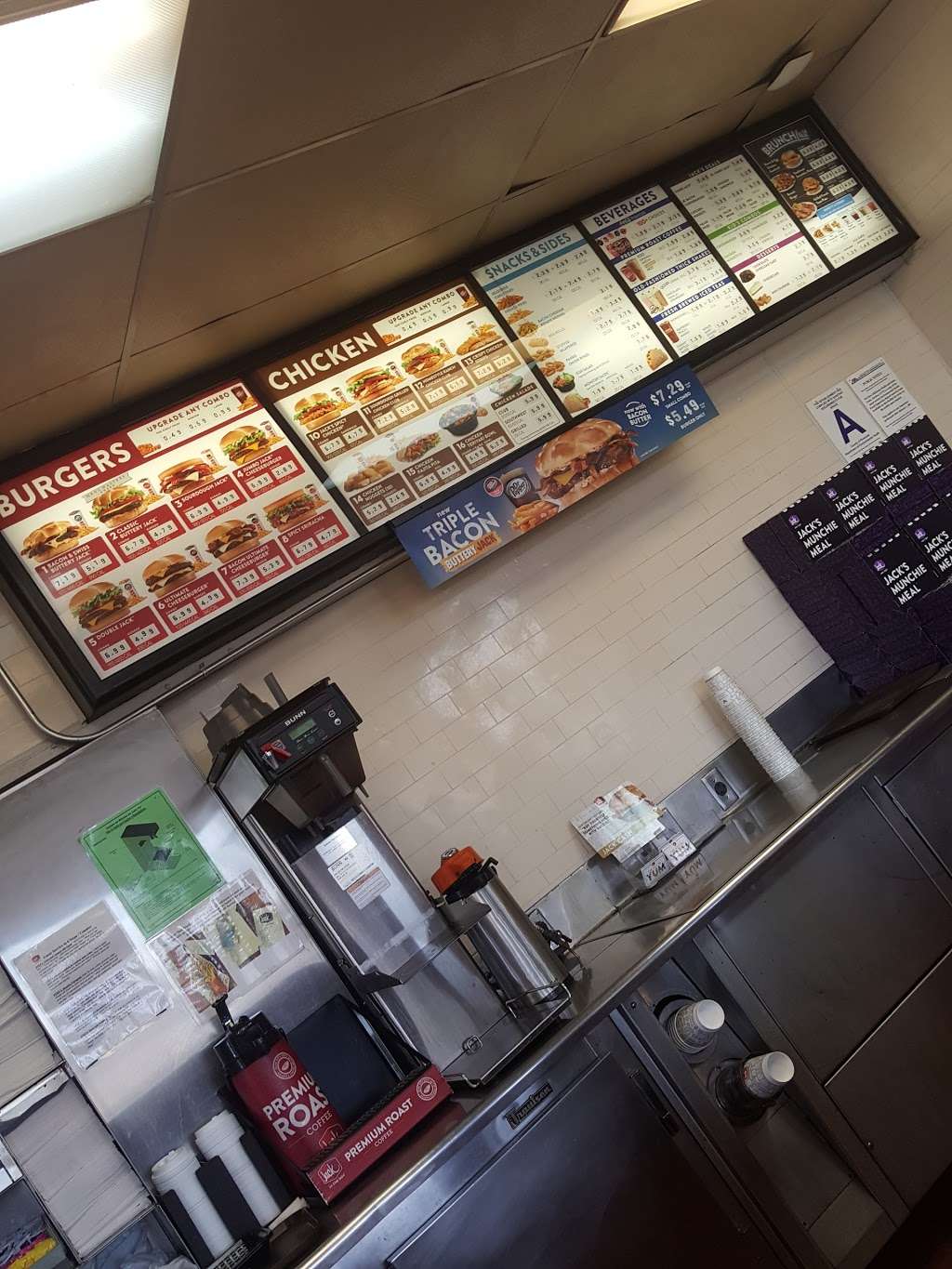 Jack in the Box | 9195 Jurupa Rd, Riverside, CA 92509, USA | Phone: (951) 681-6161