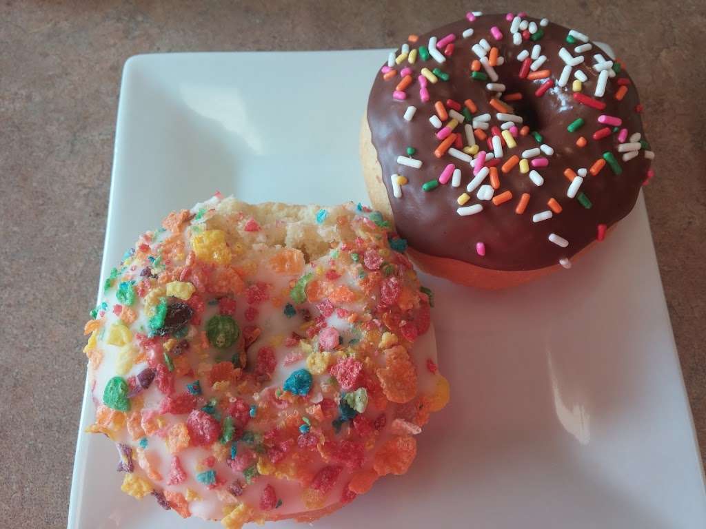 White House Donut Shop | 212 E Main St, Westfield, IN 46074 | Phone: (317) 896-5856
