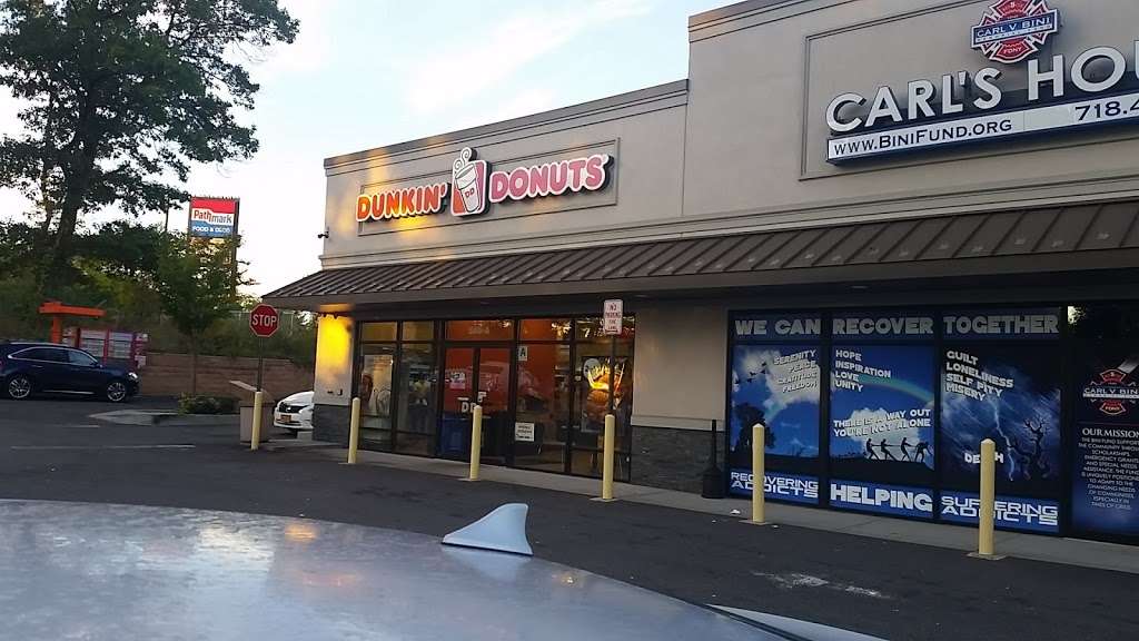 Dunkin Donuts | 585 Veterans Rd W, Staten Island, NY 10309 | Phone: (718) 673-3298