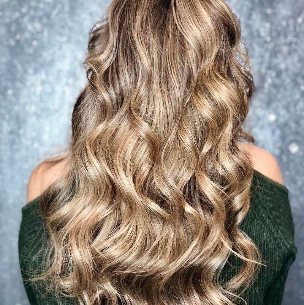 Creative Hair Co at Studio 81 | 4818 Fairmont Pkwy, Suite #5 inside Sola Salons, Pasadena, TX 77505, USA | Phone: (281) 657-7307