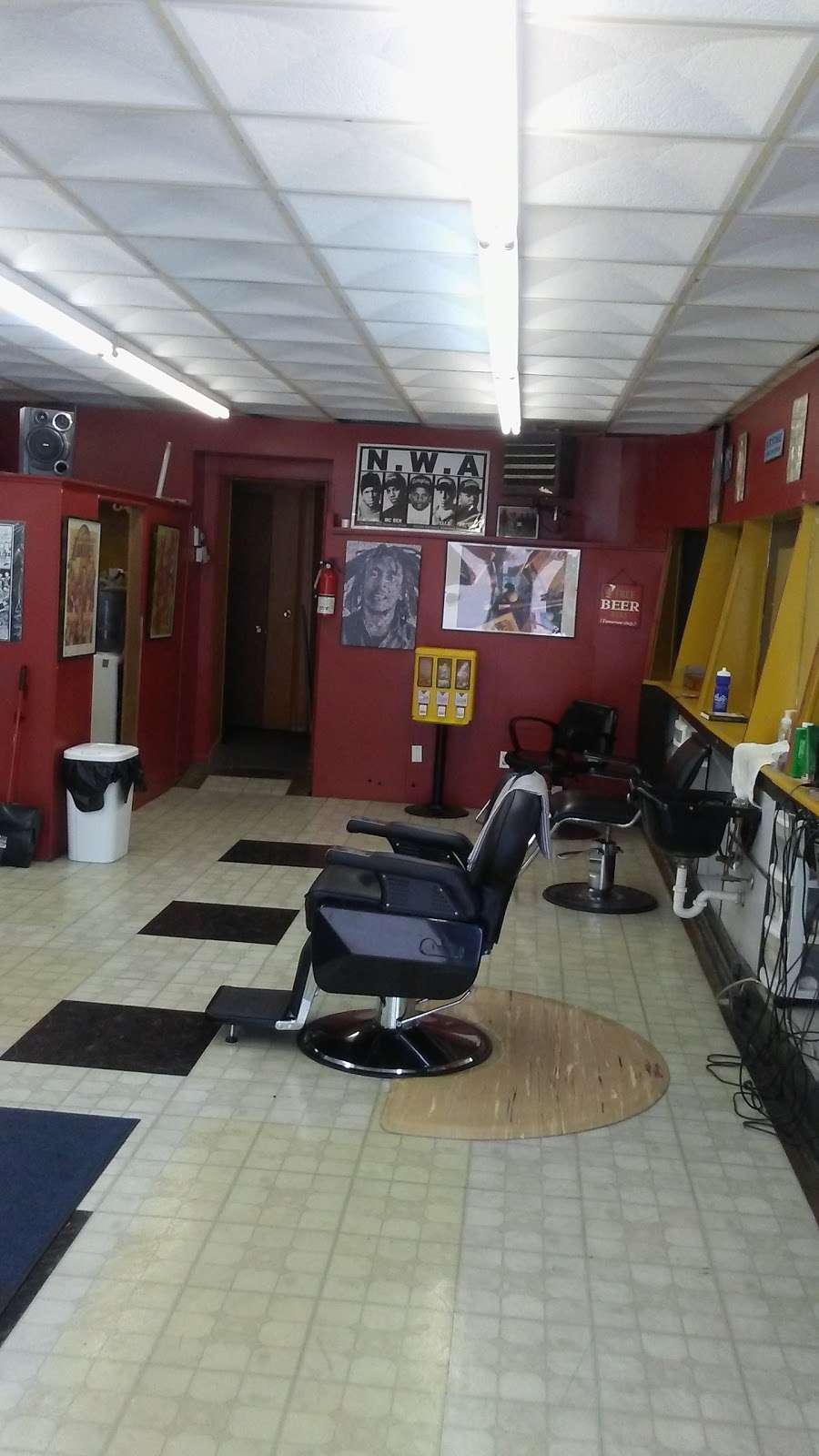 Kut n up barber shop | 700 N 7th St, Leavenworth, KS 66048, USA | Phone: (913) 250-7872