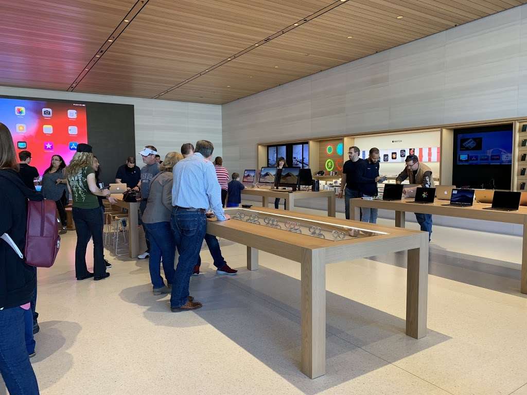 Apple Lehigh Valley | 250 Lehigh Valley Mall, Whitehall, PA 18052, USA | Phone: (610) 266-4860