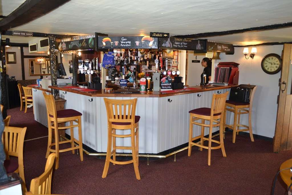 The Hand & Crown | 17 High Wych Rd, Sawbridgeworth CM21 0AY, UK | Phone: 01279 725892