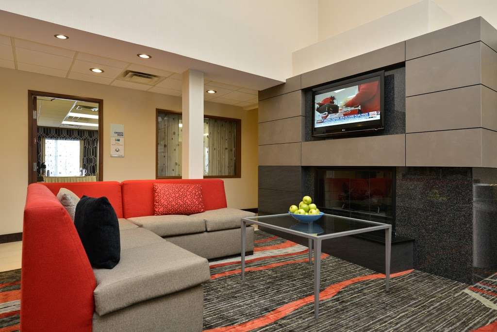 Holiday Inn Express Boston-Milford | 50 Fortune Blvd, Milford, MA 01757, USA | Phone: (508) 634-1054
