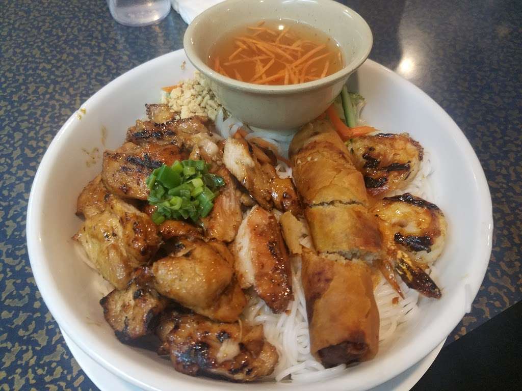 Cam Hong Deli | 4068 San Pablo Dam Rd, El Sobrante, CA 94803 | Phone: (510) 222-2700