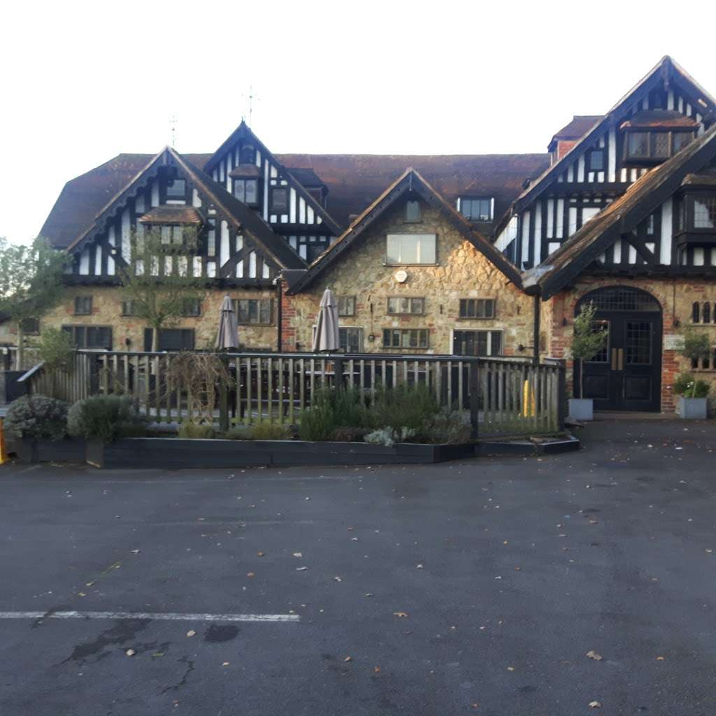 The Grasshopper Inn | Westerham Rd, Tatsfield, Westerham TN16 2EU, UK | Phone: 01959 563136