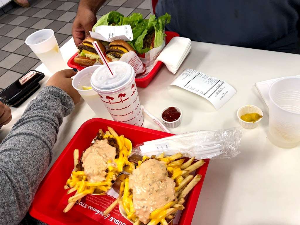 In-N-Out Burger | 260 Washington St, Daly City, CA 94015, USA | Phone: (800) 786-1000