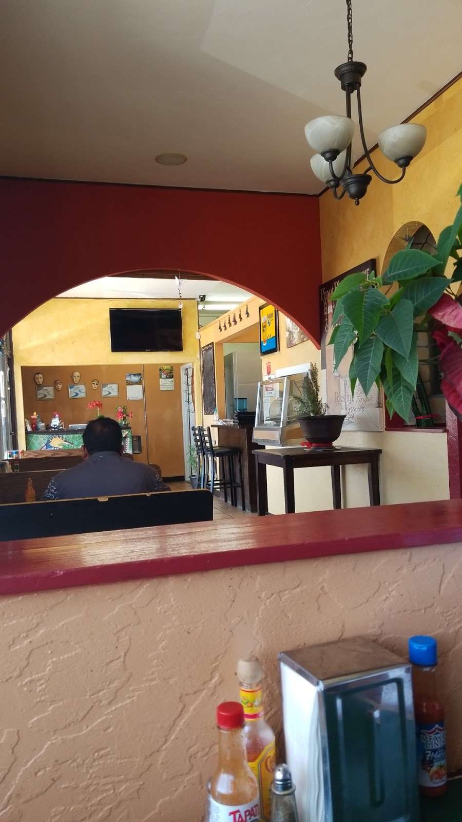 Playa Azul Mariscos Restaurant | 1281 N Santa Fe Ave # Y, Vista, CA 92084 | Phone: (760) 941-4522
