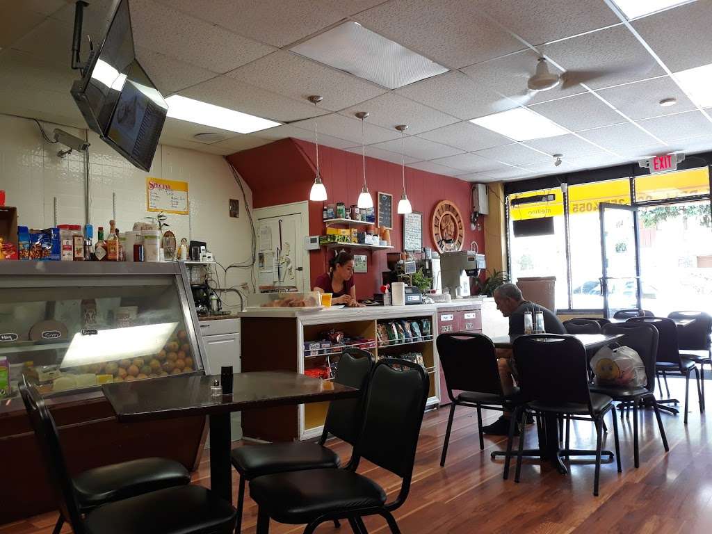 Central Perk Deli | 804 Pennington St, Elizabeth, NJ 07202, USA | Phone: (908) 355-4055