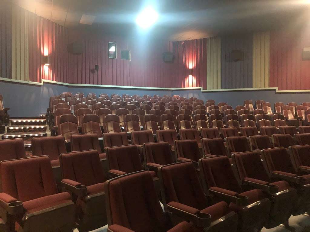 Whitewater Cinemas | 151 Pearson Ln, Whitewater, WI 53190, USA | Phone: (262) 458-2221