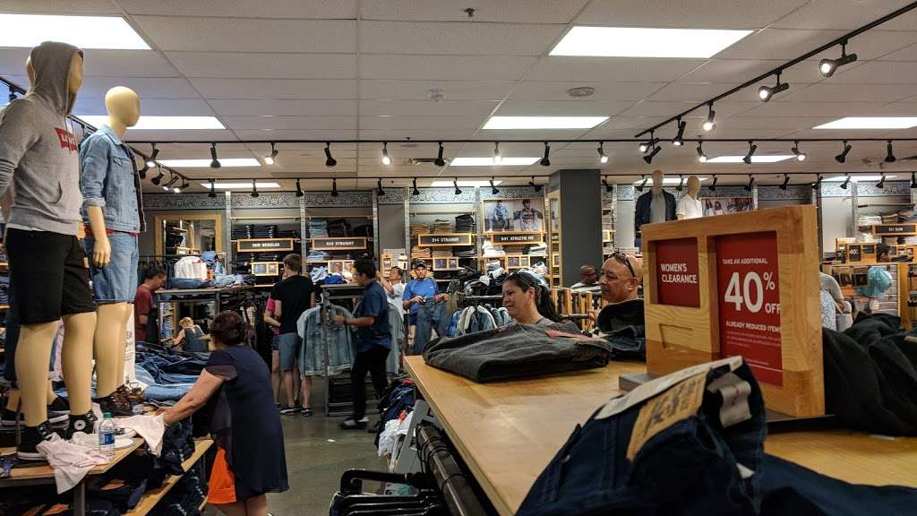 Levis Outlet Store at Houston Premium Outlets | 29300 Hempstead Rd SUITE- 0922, Cypress, TX 77433, USA | Phone: (281) 256-1601