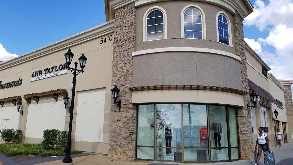 Ann Taylor Factory Store | 5404 New Fashion Way, Charlotte, NC 28278, USA | Phone: (704) 588-7968