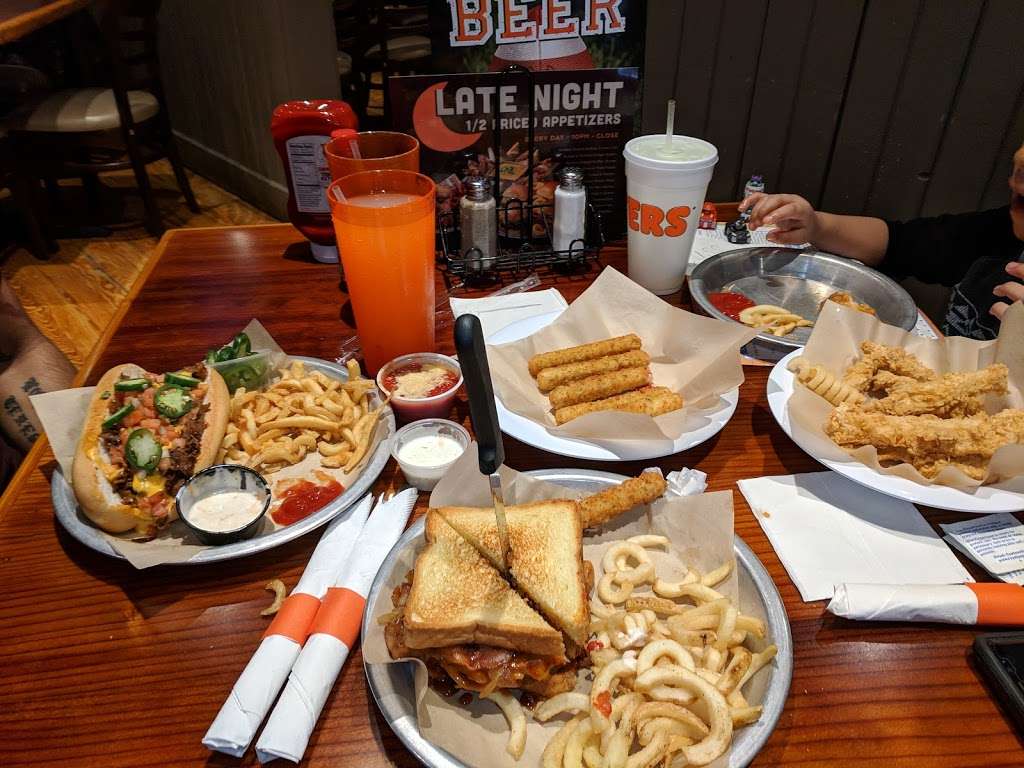 Hooters | 7702 Gateway Ln NW, Concord, NC 28027, USA | Phone: (704) 979-0130