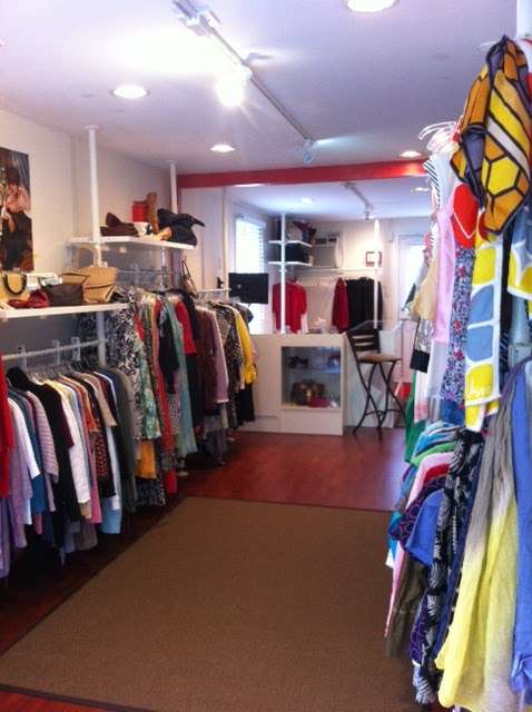 élan Fine Consignment | 402 Washington St, Wellesley, MA 02481, USA | Phone: (781) 489-5887