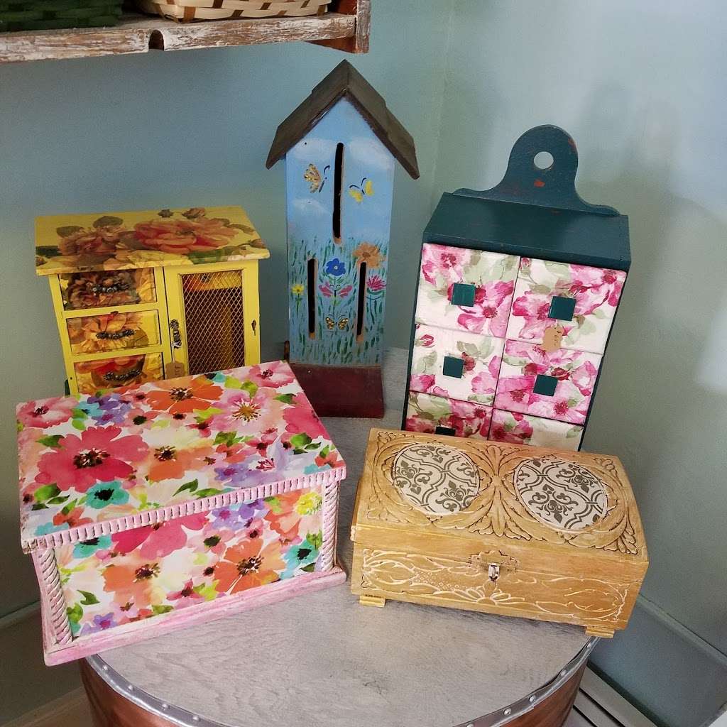 Abbys Shabby Chic Creations | 63 Clinton St, Montgomery, NY 12549 | Phone: (845) 762-9288