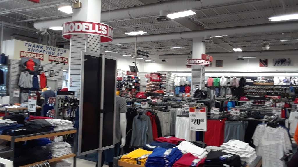 Modells Sporting Goods | 30-50 77th St, East Elmhurst, NY 11370, USA | Phone: (718) 565-1600