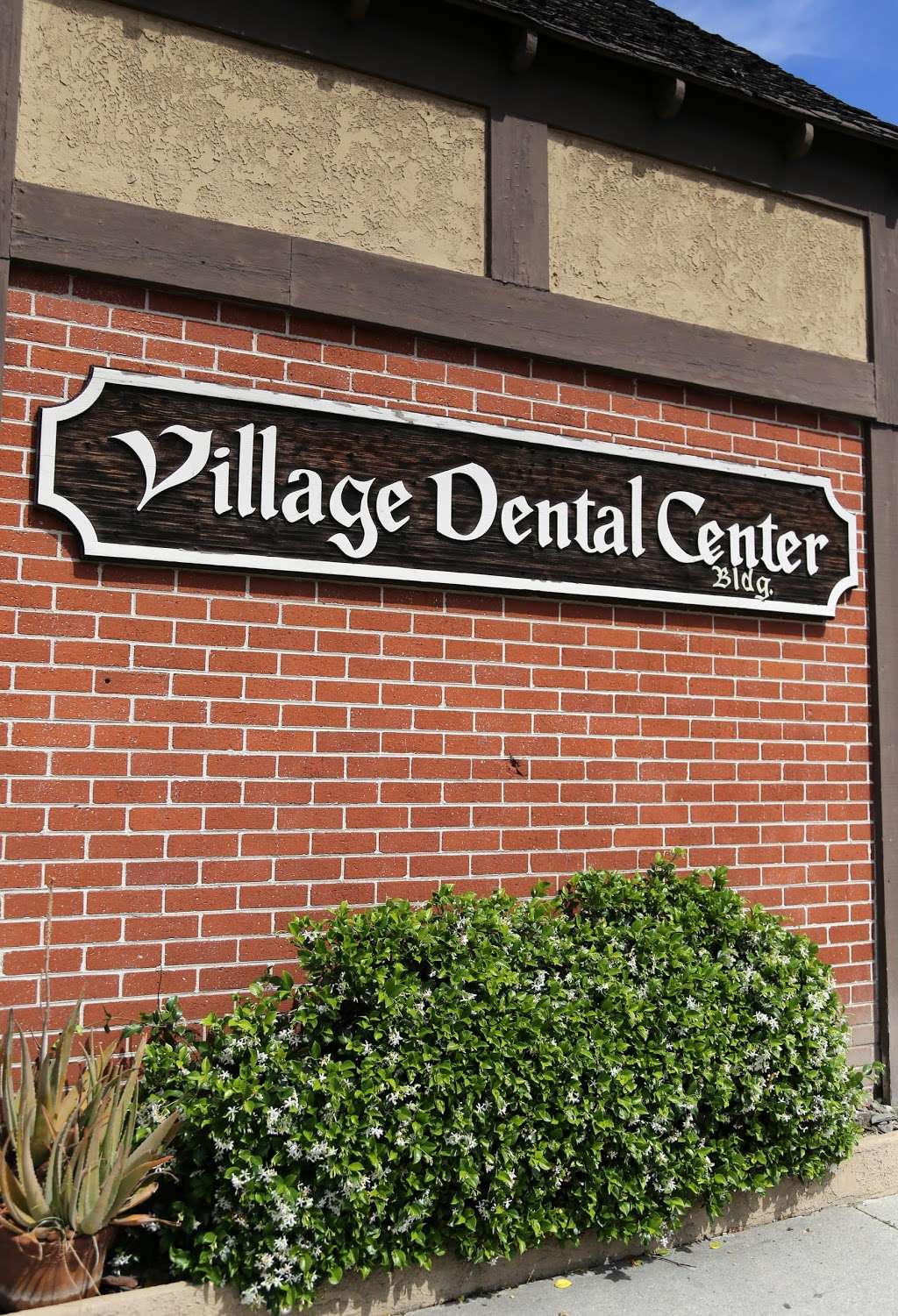 Village Dental Center Building | 4200 N Lakewood Blvd, Long Beach, CA 90808 | Phone: (562) 420-1701