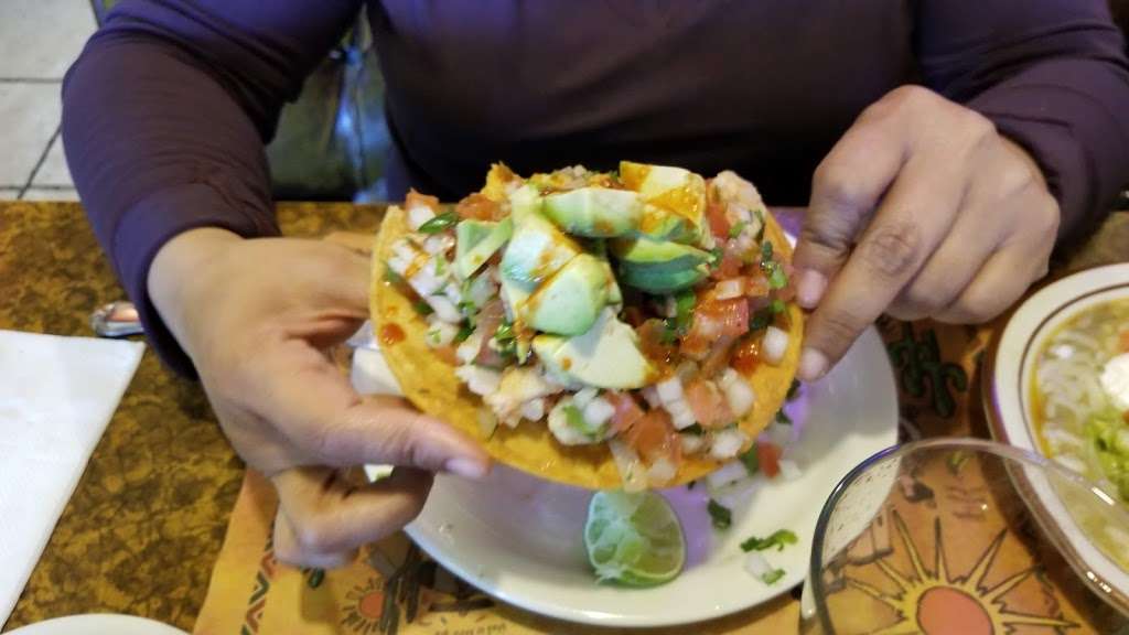 Lauras Mexican & Seafood Restaurant | 9057 Woodman Ave, Arleta, CA 91331 | Phone: (818) 891-5191