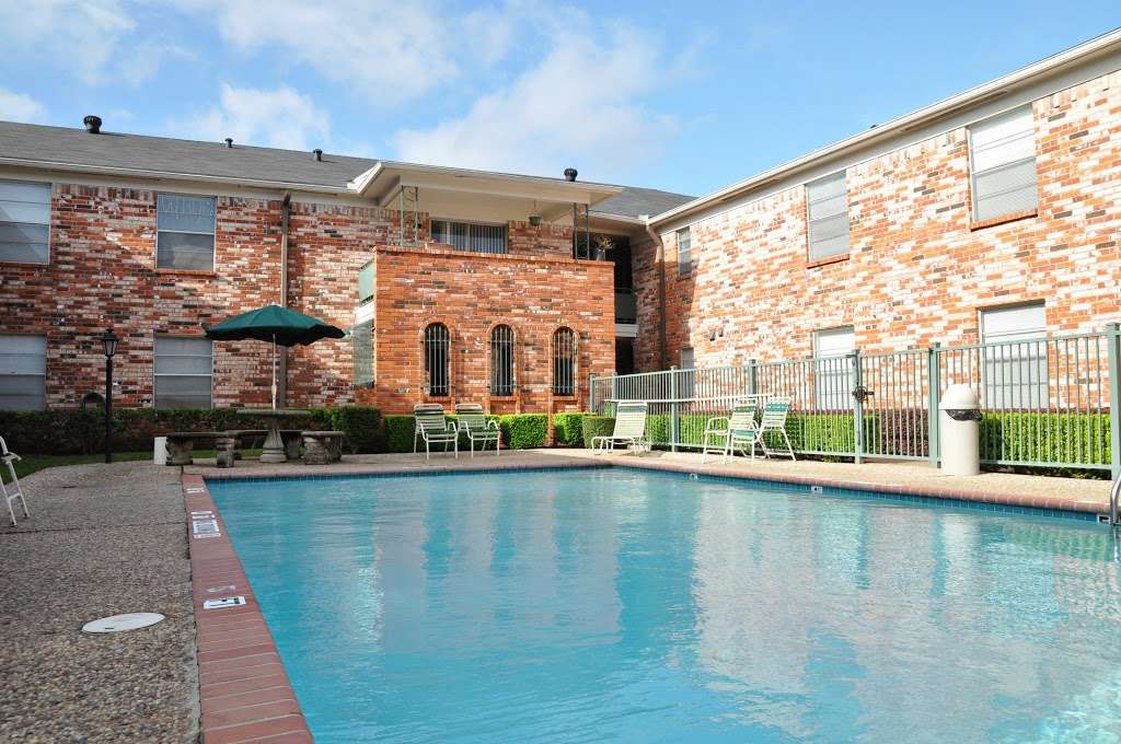 Stratford House Apartments | 4010 Linkwood Dr, Houston, TX 77025, USA | Phone: (713) 666-0116