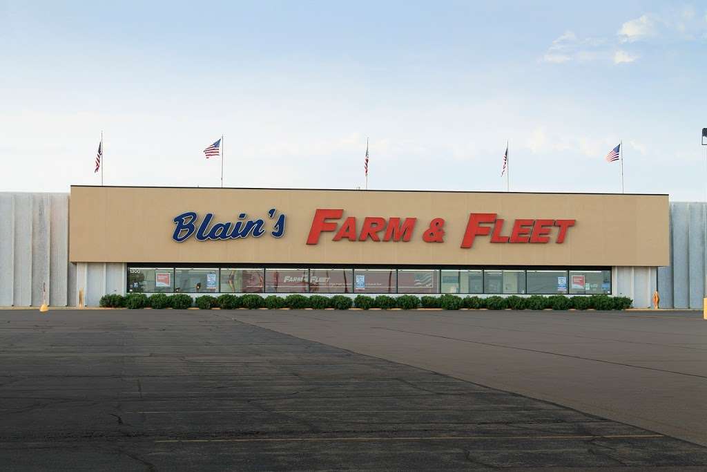 Blains Farm & Fleet - Sycamore, Illinois | 1300 Dekalb Ave, Sycamore, IL 60178, USA | Phone: (815) 899-1716