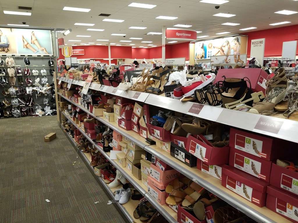 Target | 39440 10th St W, Palmdale, CA 93551, USA | Phone: (661) 265-0906