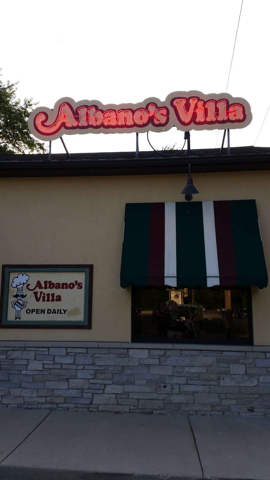 Albanos Pizza Inc | 6492 W Johnson Rd, La Porte, IN 46350, USA | Phone: (219) 879-4000