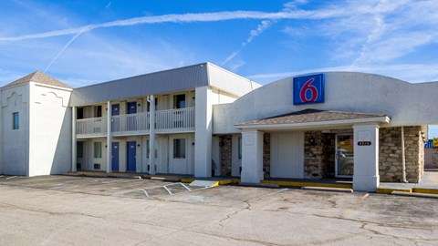 Motel 6 Indianapolis, IN - S. Harding St. | 4585 S Harding St, Indianapolis, IN 46217, USA | Phone: (317) 781-1350