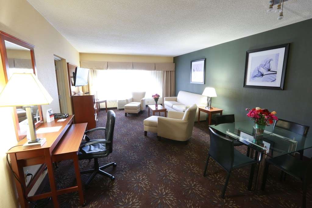 Holiday Inn Express & Suites West Chester | 1310 Wilmington Pike, West Chester, PA 19382 | Phone: (610) 399-4600