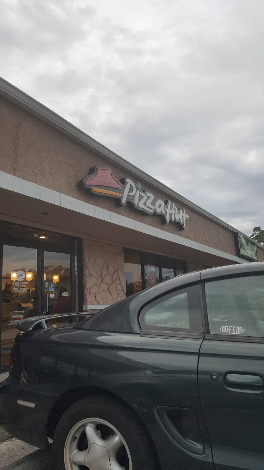 Pizza Hut | 17420 N, US-41, Lutz, FL 33549, USA | Phone: (813) 948-7788