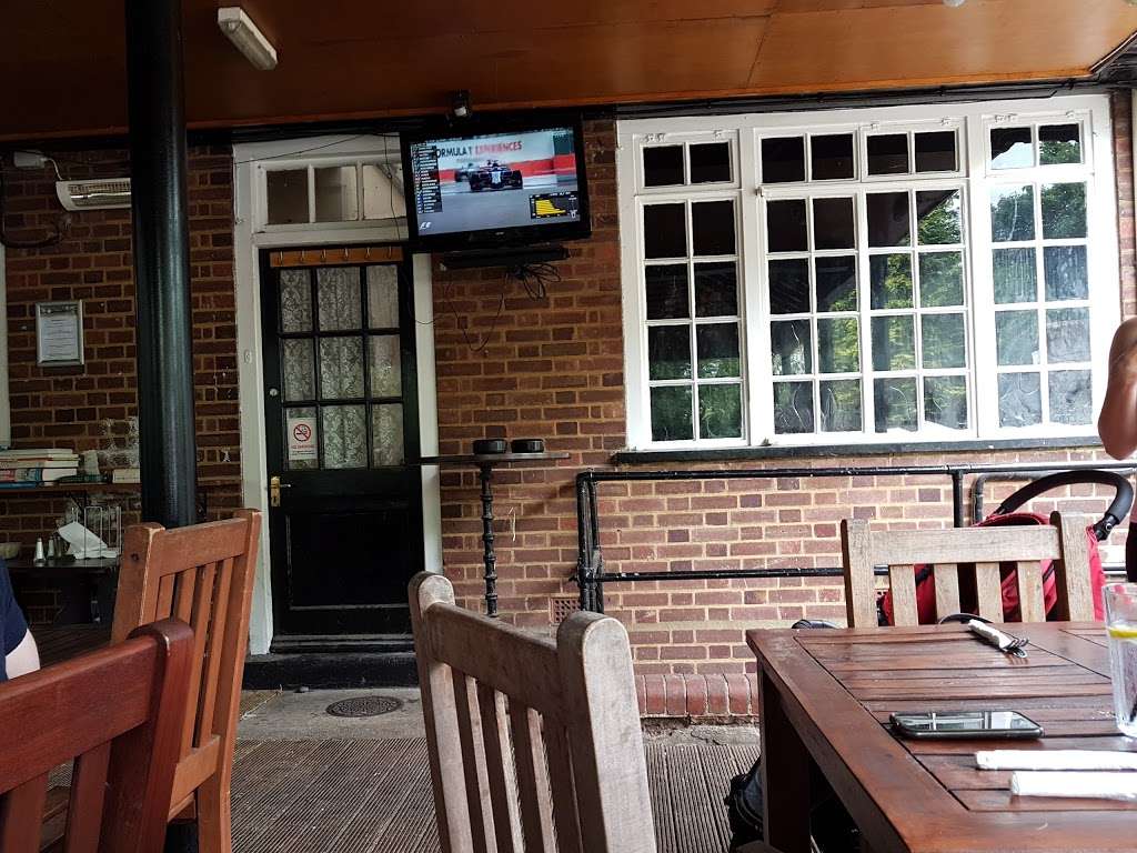 The Greyhound | Commonside, Bromley, Keston BR2 6BP, UK | Phone: 01689 856338