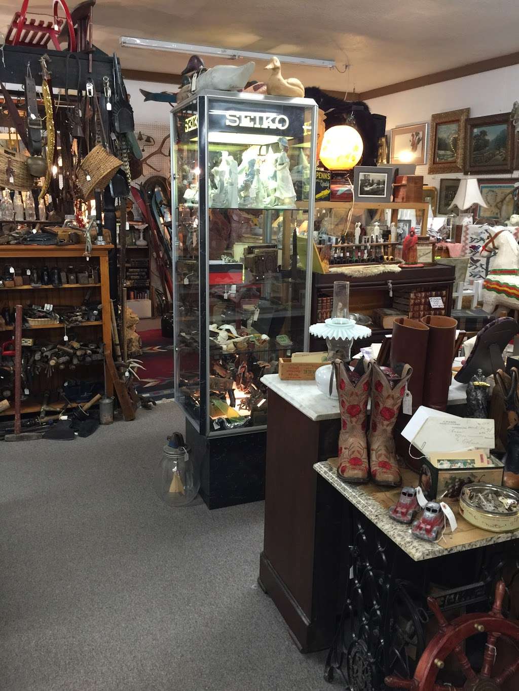 Rocky Mountain Antiques Inc | 3816 W Eisenhower Blvd, Loveland, CO 80537, USA | Phone: (970) 669-7440