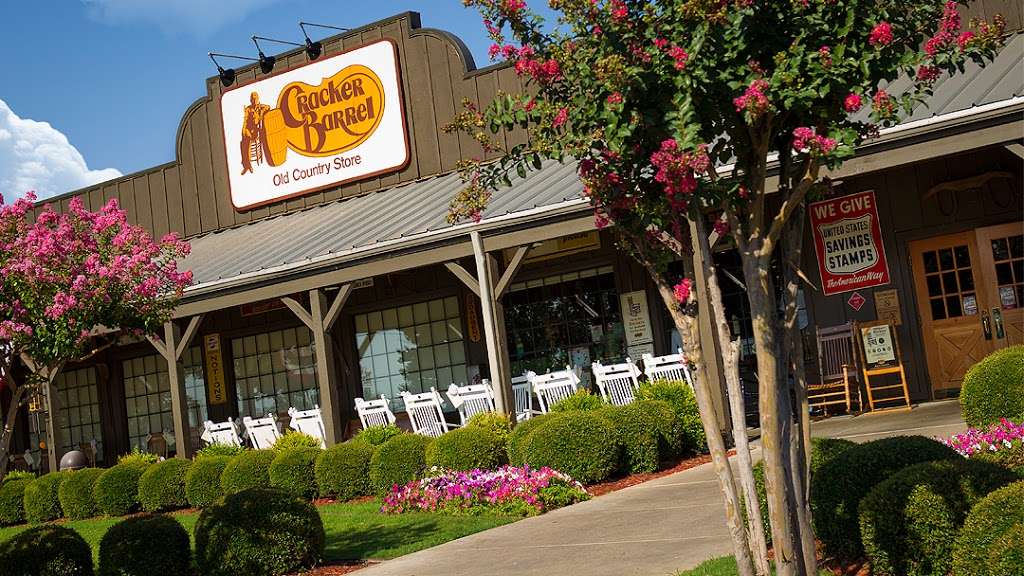 Cracker Barrel Old Country Store | 1005 Candleview Ln, Crawfordsville, IN 47933, USA | Phone: (765) 362-5097
