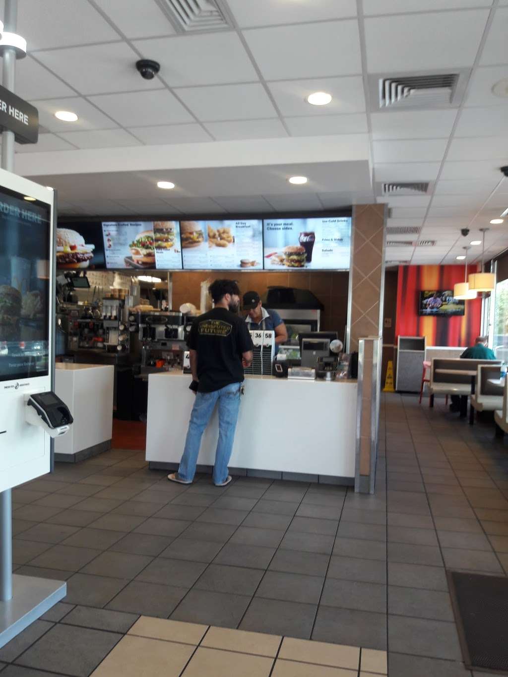 McDonalds | 16920 E Colonial Dr, Orlando, FL 32820, USA | Phone: (407) 568-5085