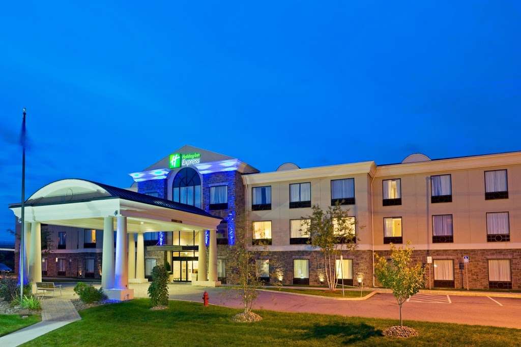 Holiday Inn Express & Suites Chester-Monroe-Goshen | 2 Bryle Pl, Chester, NY 10918 | Phone: (845) 469-3000