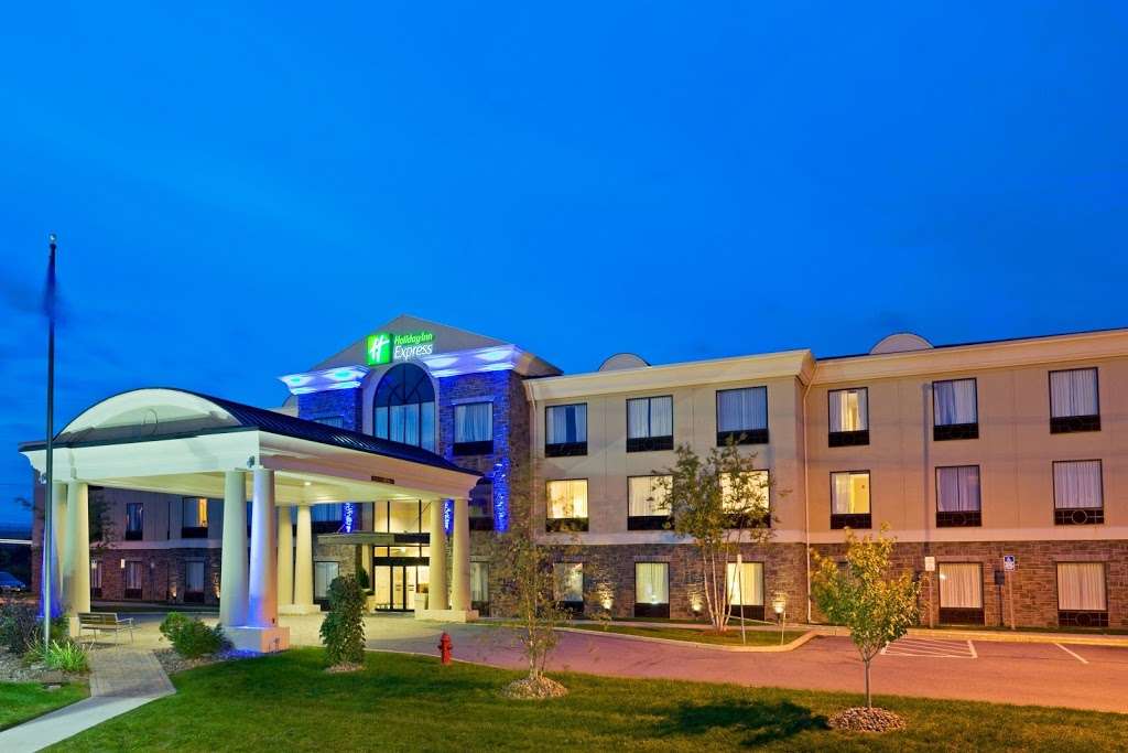 Holiday Inn Express & Suites Chester-Monroe-Goshen | 2 Bryle Pl, Chester, NY 10918, USA | Phone: (845) 469-3000