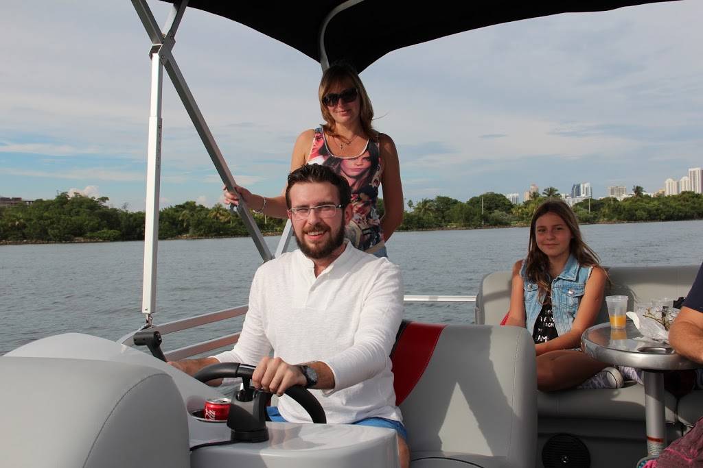 Pontoon Boat Rentals | 900 N Ocean Dr, Hollywood, FL 33019, USA | Phone: (954) 865-9964