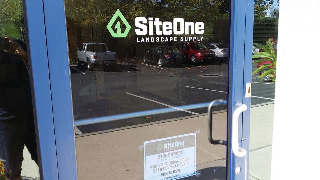 SiteOne Landscape Supply | 22713 Commerce Center Ct #110, Sterling, VA 20166, USA | Phone: (703) 661-8262