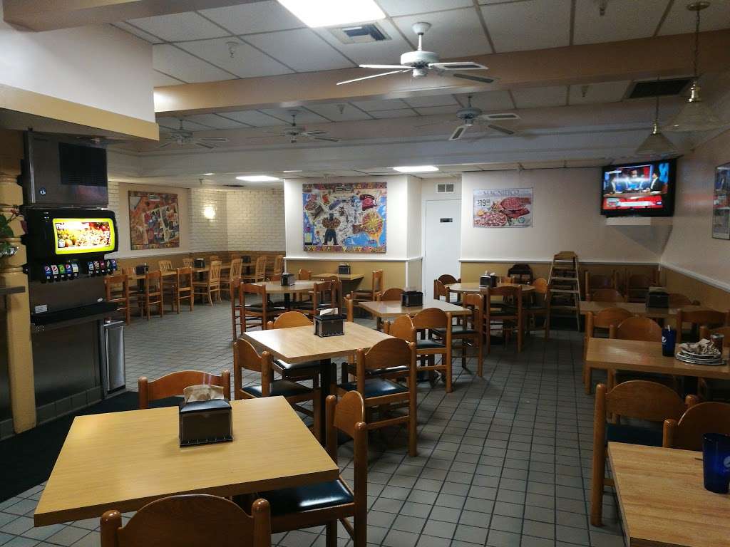 Round Table Pizza | 2351 McKee Rd, San Jose, CA 95116, USA | Phone: (408) 259-3940