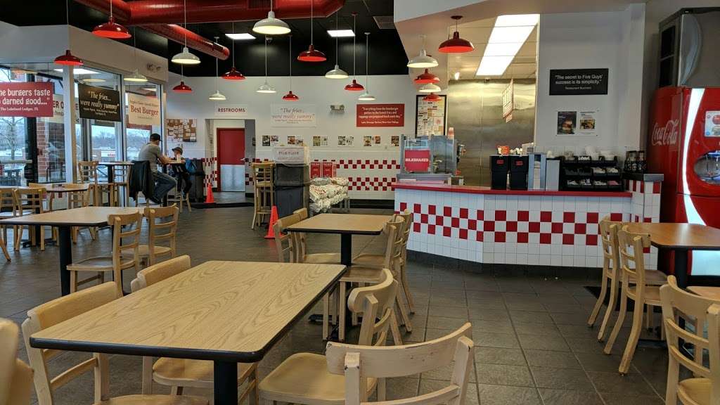 Five Guys | 701 N Milwaukee Ave, Vernon Hills, IL 60061, USA | Phone: (847) 680-3810