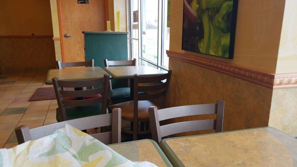 Subway Restaurants | 3020 Skokie Hwy, Lake Bluff, IL 60044 | Phone: (847) 473-2420