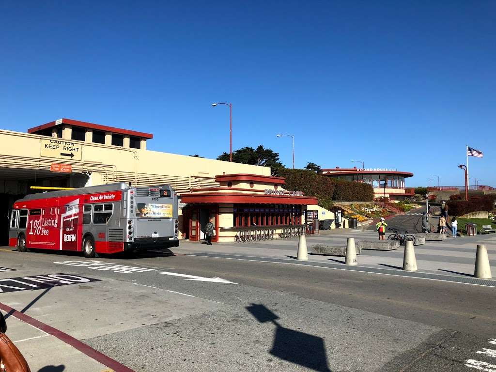 Golden Gate Bridge/Parking Lot | San Francisco, CA 94129, USA