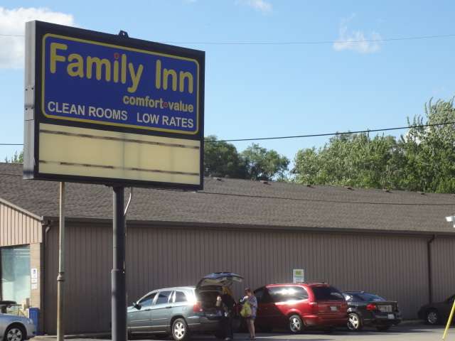 Family Inn | 350 W Walnut St, Watseka, IL 60970, USA | Phone: (815) 515-2226