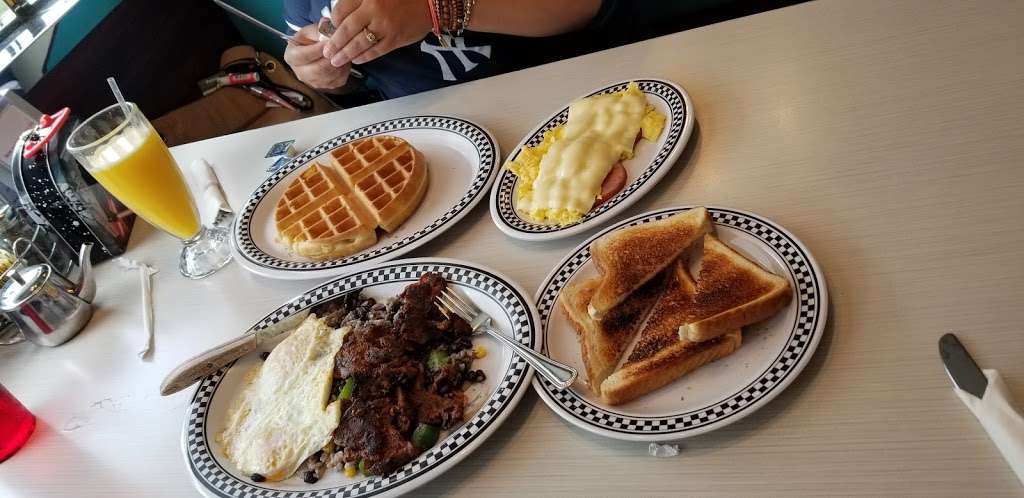 Darien Diner | 275 Post Rd, Darien, CT 06820, USA | Phone: (203) 655-3181