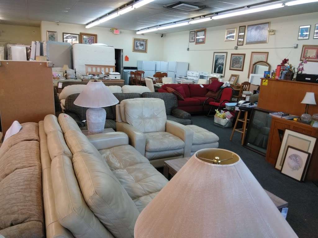 Brantleys Bargain Shop | 405 & 407 N Grove St, Eustis, FL 32726, USA | Phone: (352) 602-7845