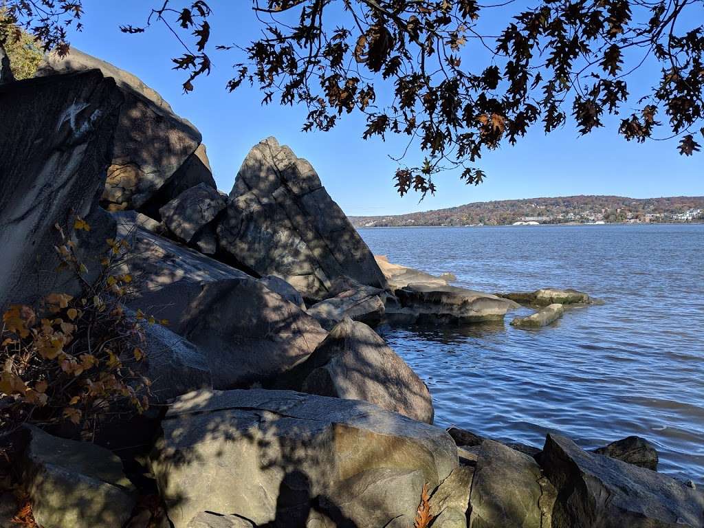 Palisades Interstate Park Trail | 27-0 8th St, Astoria, NY 11102, USA