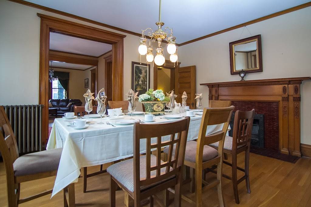 Historic District Bed and Breakfast | 483 Ashland Ave, St Paul, MN 55102, USA | Phone: (763) 360-3717