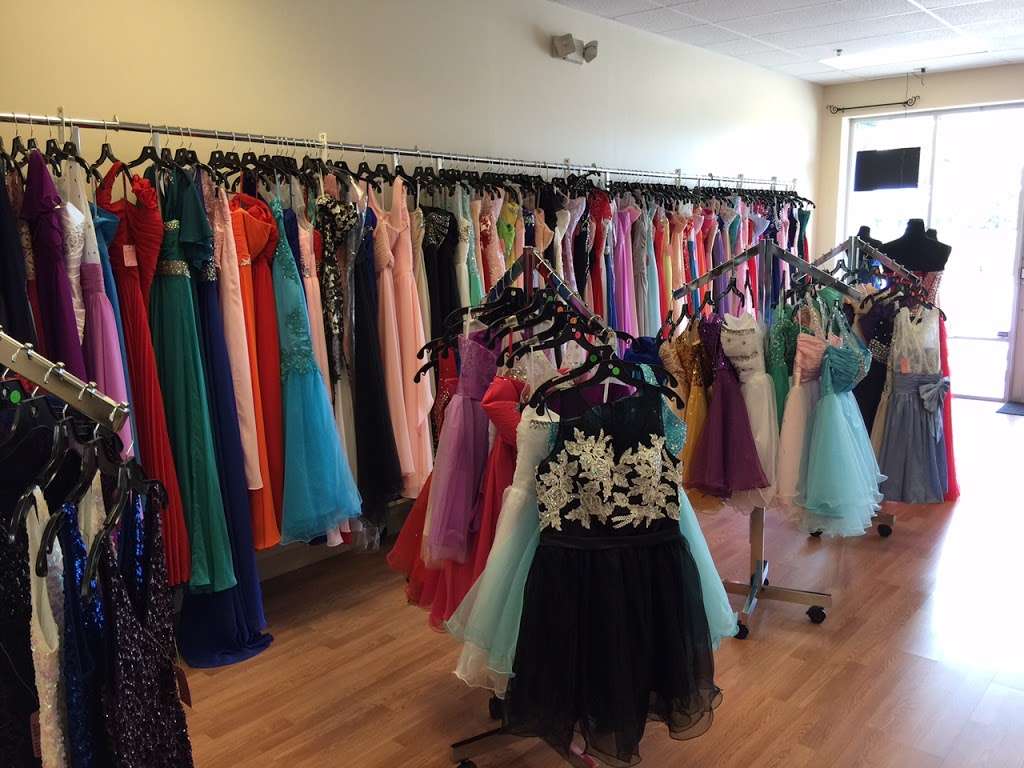 Bella Gowns & Tuxedos | 3352 Canoe Creek Rd, St Cloud, FL 34772 | Phone: (321) 251-2866