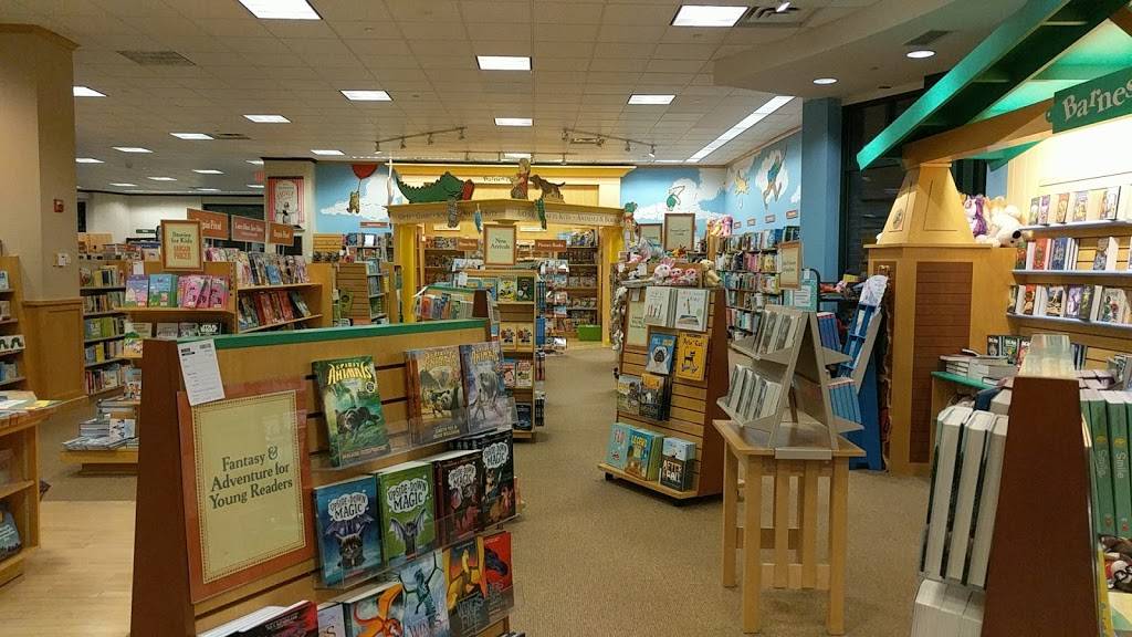 Barnes & Noble | Clifton Commons 395 Route 3 East, Clifton, NJ 07014, USA | Phone: (973) 779-5500