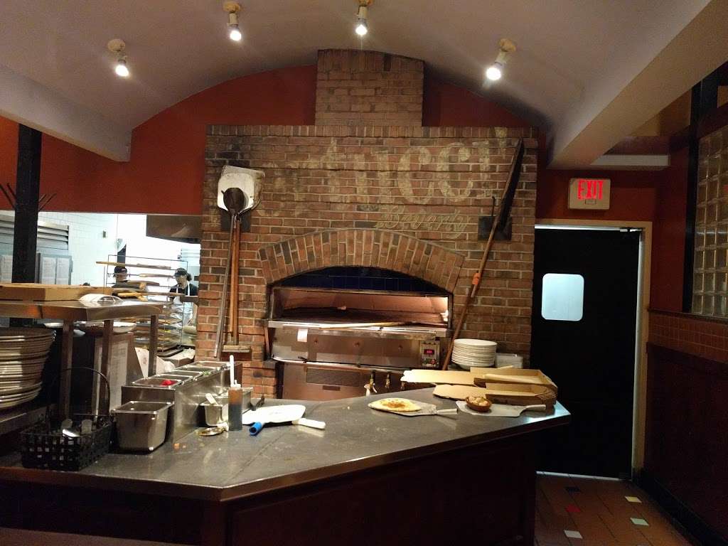 Bertuccis Italian Restaurant | 27 Enon St, Beverly, MA 01915, USA | Phone: (978) 927-6866